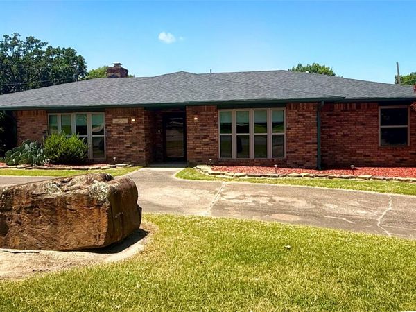 1311 Hillcrest Drive , Henryetta, OK 74437