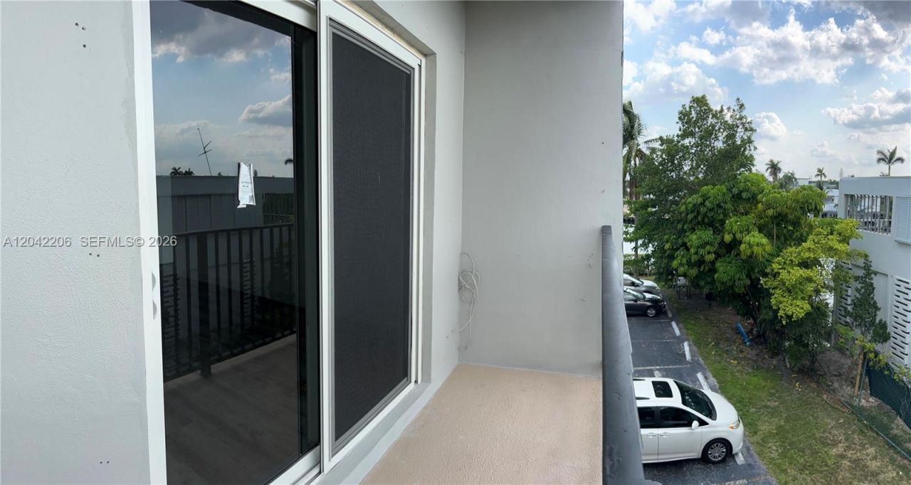 860 NE 78th St, Unit 303, Miami, FL 33138 Photo
