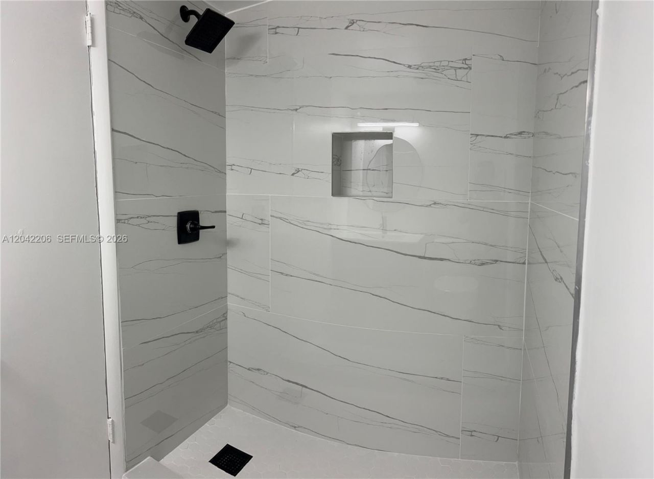 860 NE 78th St, Unit 303, Miami, FL 33138 Photo