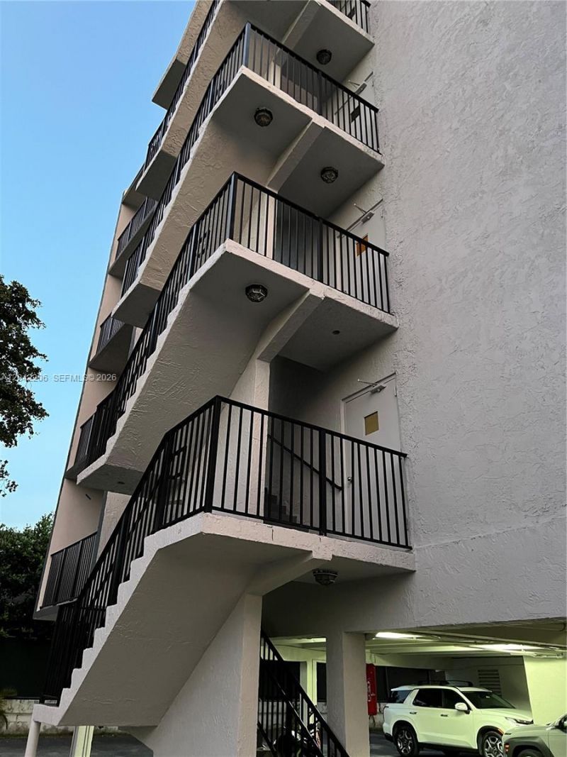 860 NE 78th St, Unit 303, Miami, FL 33138 Photo