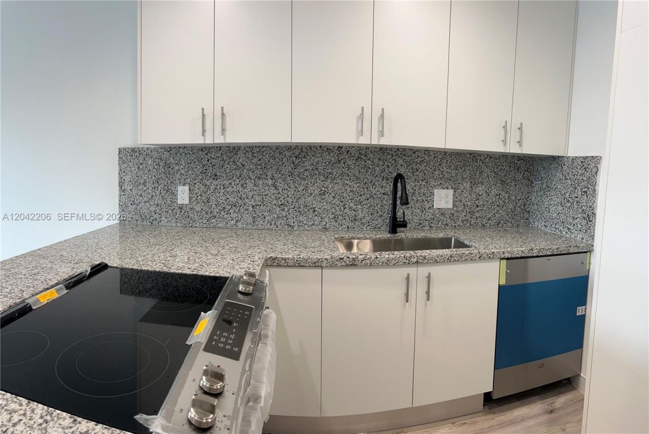 860 NE 78th St, Unit 303, Miami, FL 33138 Photo