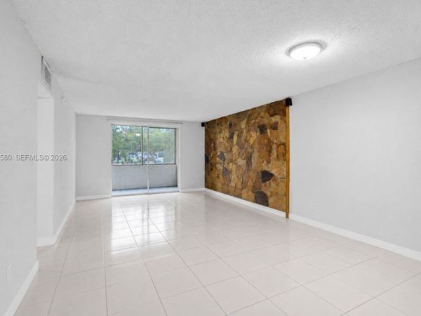 8501 NW 8th St , Unit 105, Miami, FL 33126