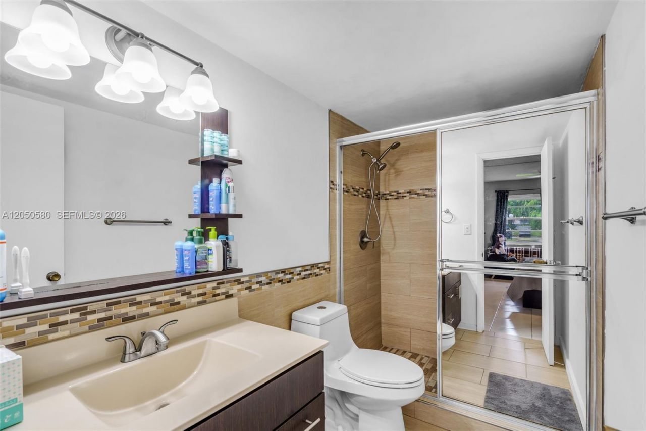 8501 NW 8th St , Unit 105, Miami, FL 33126 Photo