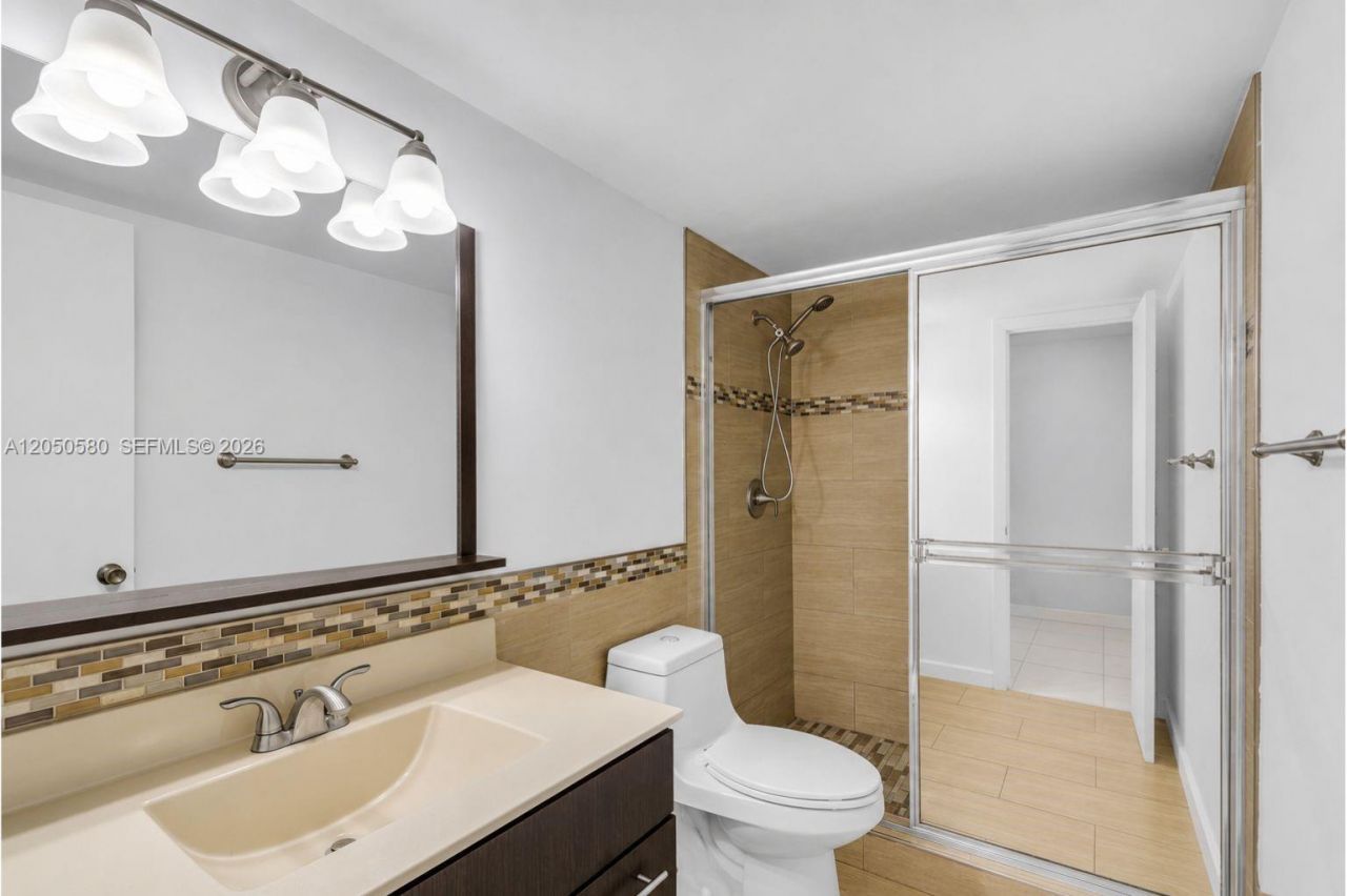 8501 NW 8th St , Unit 105, Miami, FL 33126 Photo