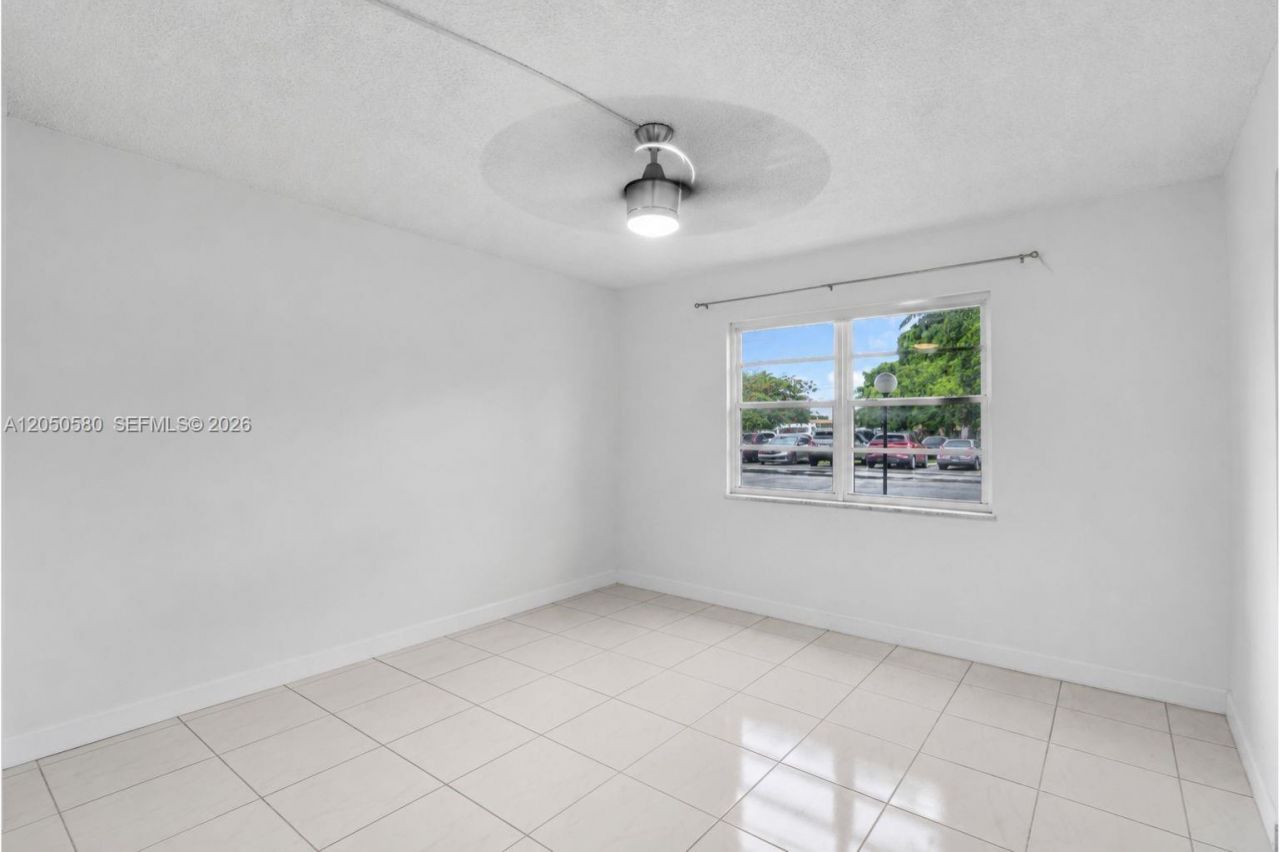 8501 NW 8th St , Unit 105, Miami, FL 33126 Photo