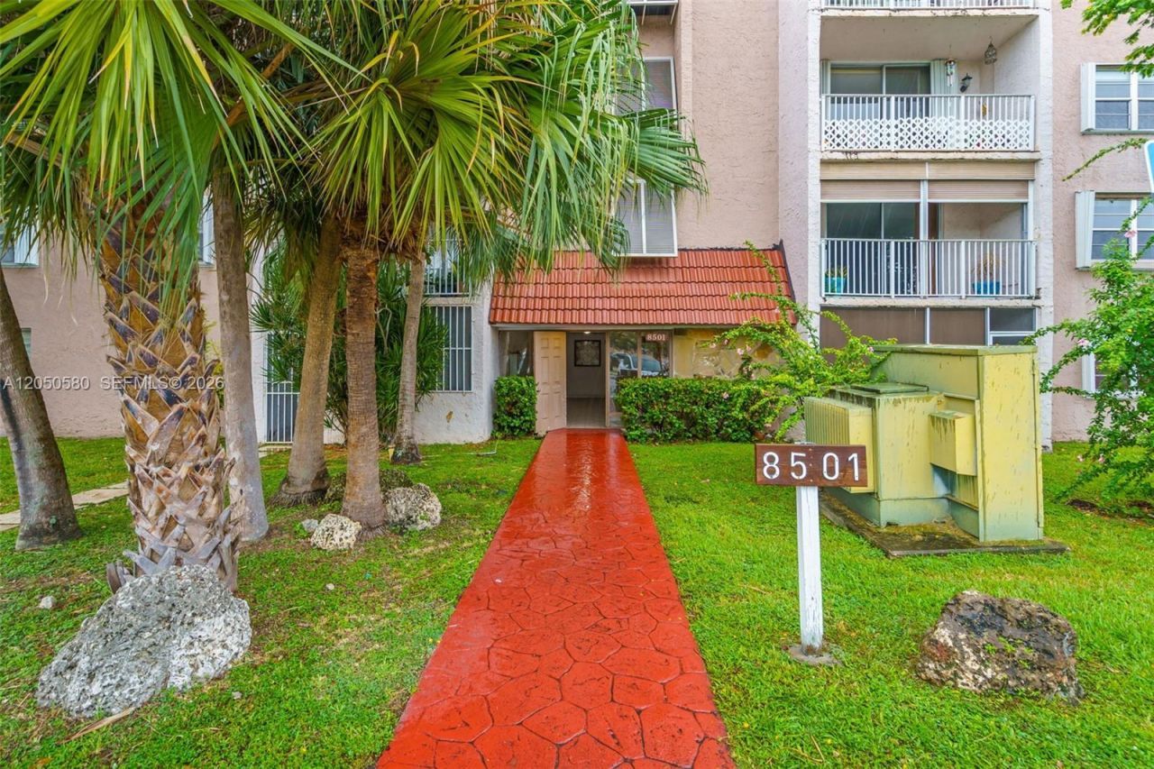 8501 NW 8th St , Unit 105, Miami, FL 33126 Photo