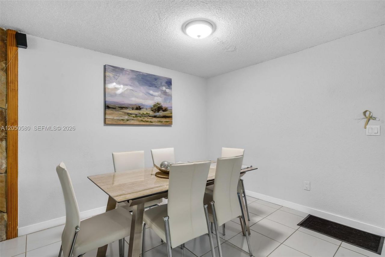 8501 NW 8th St , Unit 105, Miami, FL 33126 Photo
