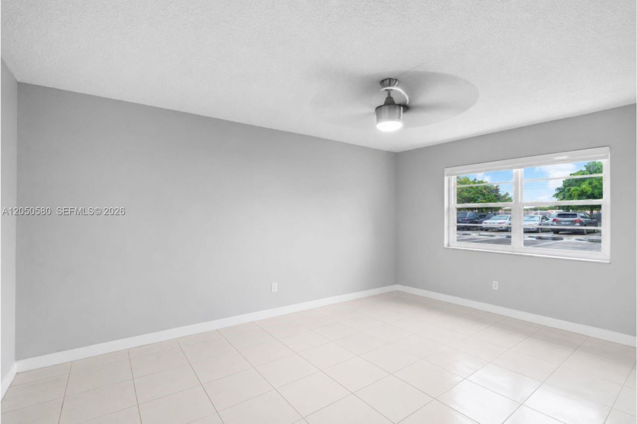 8501 NW 8th St , Unit 105, Miami, FL 33126 Photo