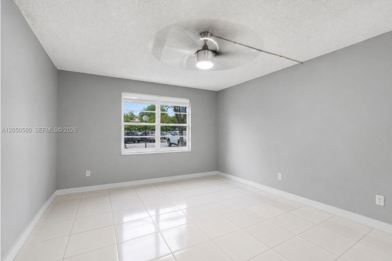 8501 NW 8th St , Unit 105, Miami, FL 33126 Photo