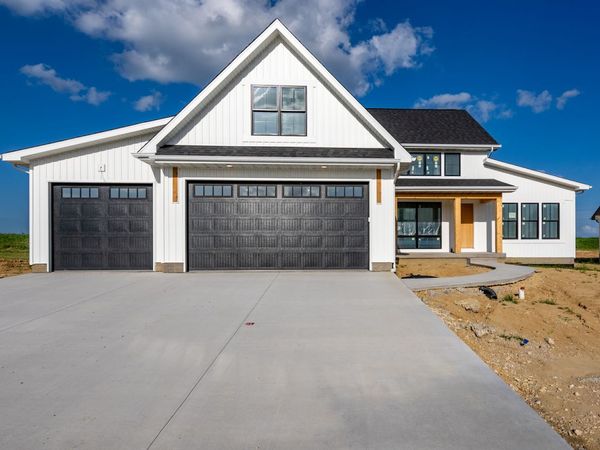 7131 Black Oak Drive , Bettendorf, IA 52722