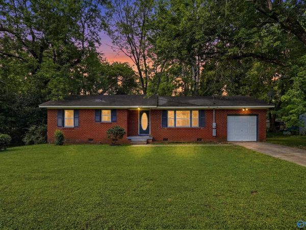 2703 Pinetree Lane NW, Huntsville, AL 35810