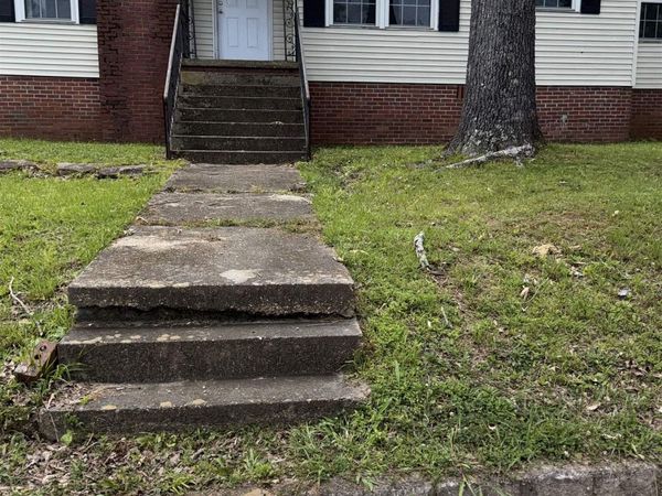 1123 Hillsboro Drive, Gadsden, AL 35903