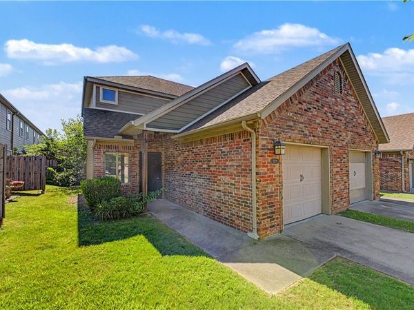 3229 W Montrail Place , Fayetteville, AR 72704