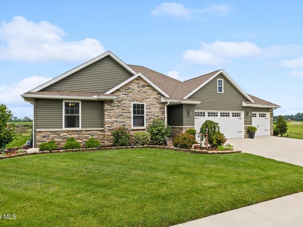 922 Kathy Drive, Bowling Green, OH 43402