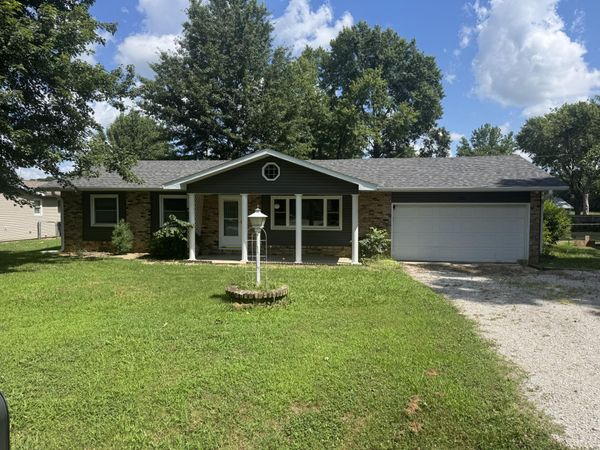125 E Pennell Street , Bolivar, MO 65613