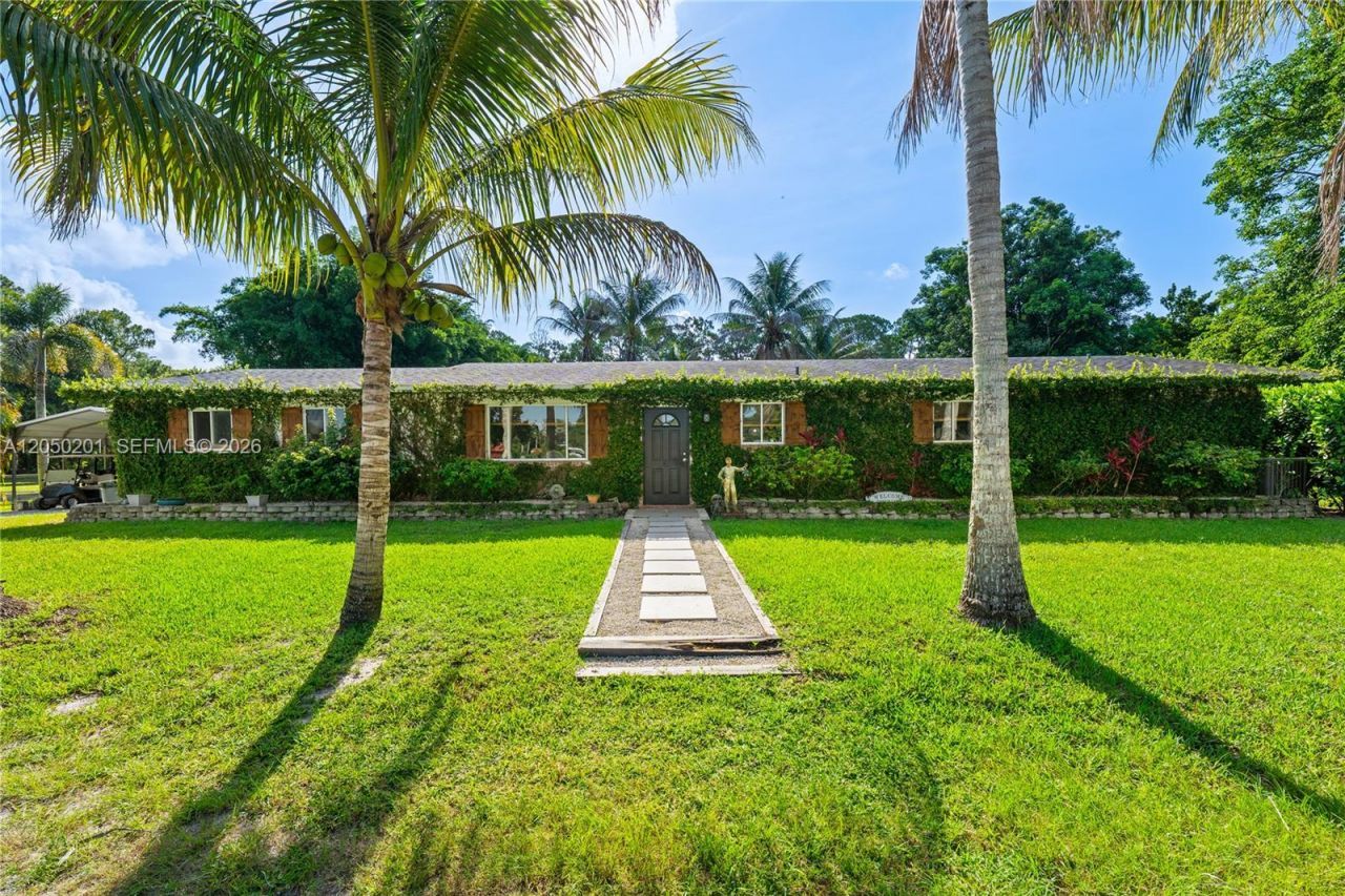 1068 D Rd , Loxahatchee, FL 33470 Photo