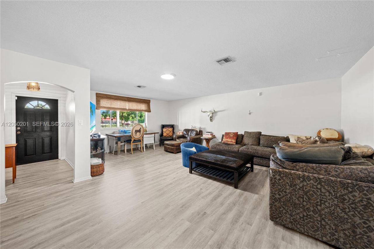 1068 D Rd , Loxahatchee, FL 33470 Photo