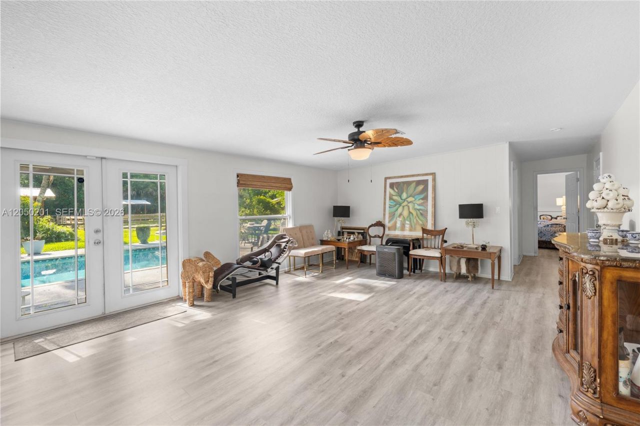 1068 D Rd , Loxahatchee, FL 33470 Photo