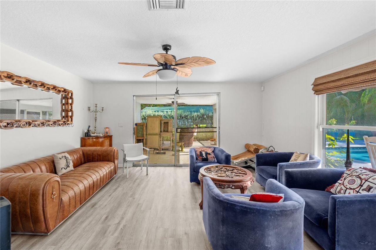 1068 D Rd , Loxahatchee, FL 33470 Photo