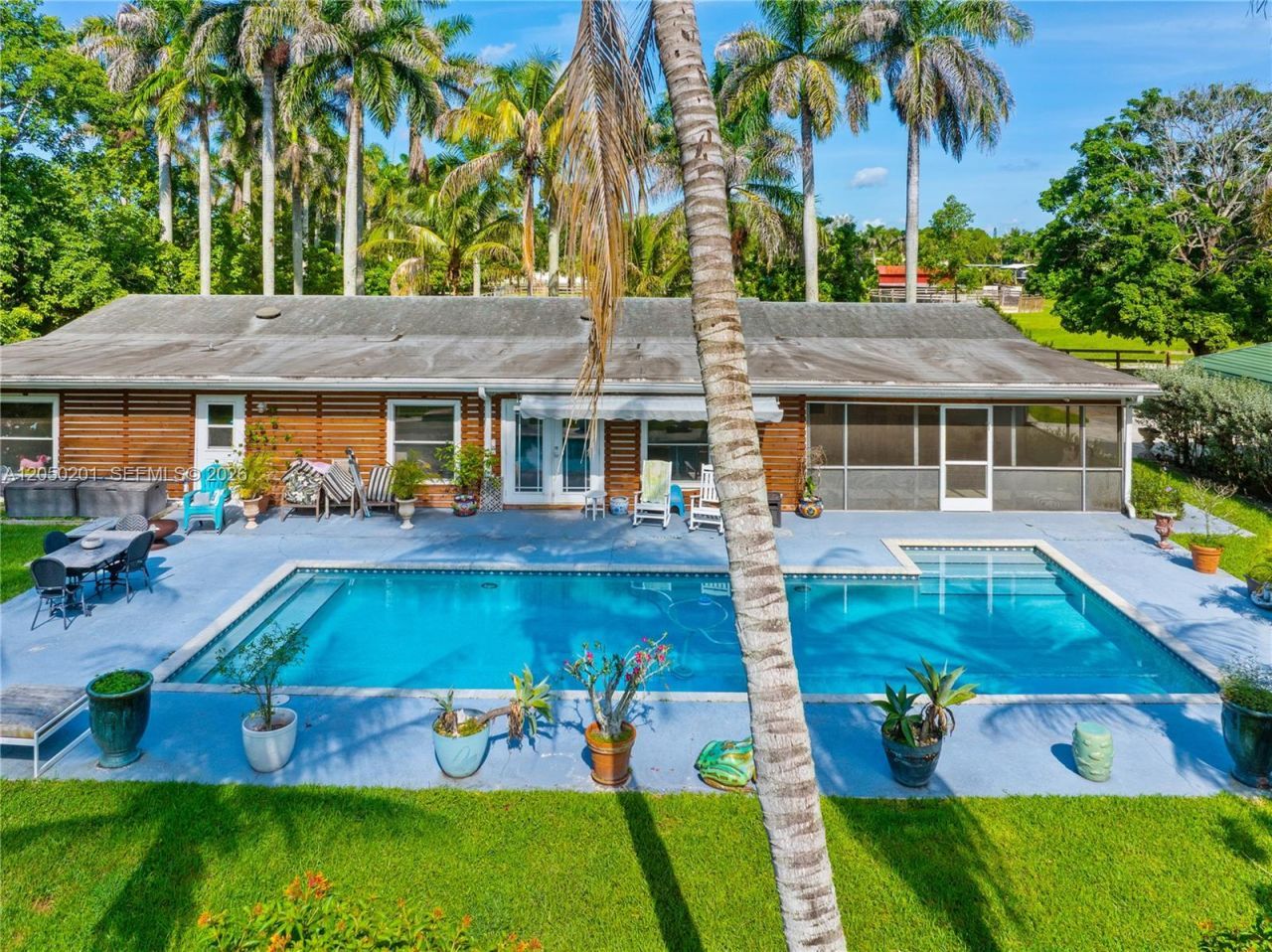1068 D Rd , Loxahatchee, FL 33470 Photo