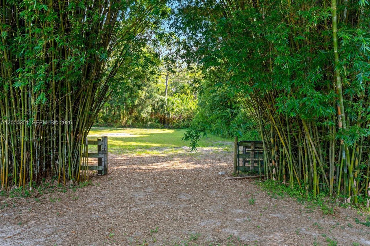 1068 D Rd , Loxahatchee, FL 33470 Photo