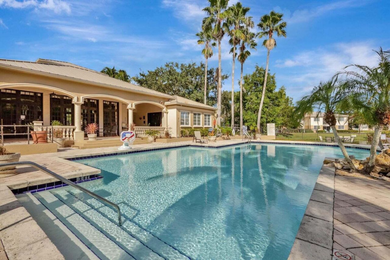 1400 Crestwood Court S, Unit 1402, Royal Palm Beach, FL 33411 Photo