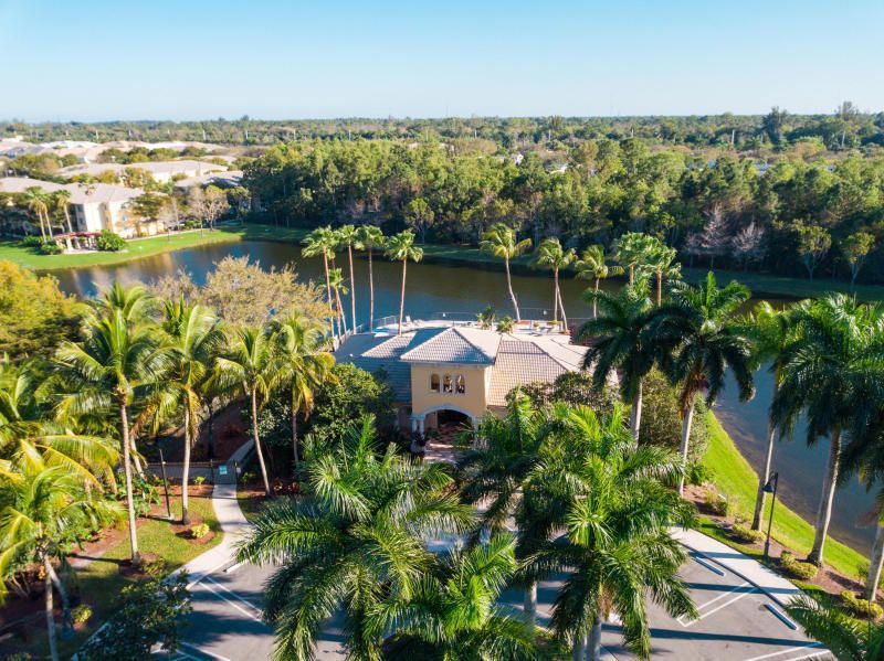 1400 Crestwood Court S, Unit 1402, Royal Palm Beach, FL 33411 Photo