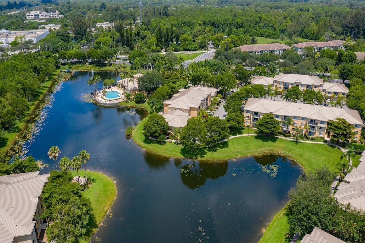 1400 Crestwood Court S, Unit 1402, Royal Palm Beach, FL 33411 Photo