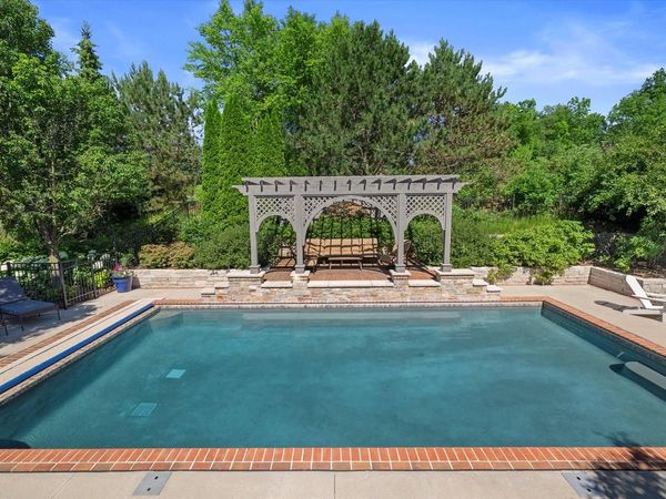 1168 Mary Hill CIRCLE, Hartland, WI 53029