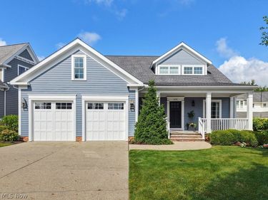 275 Falls Walk Way, Chagrin Falls, OH 44022