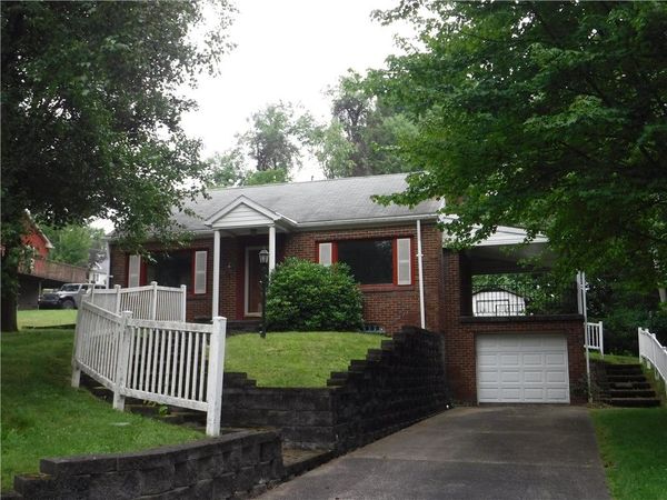 810 Longvue Dr, Ellwood City, PA 16117