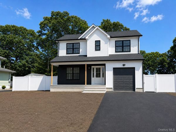 39 Surrey Drive, Center Moriches, NY 11934