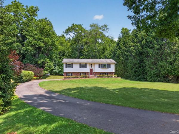 9 Pleasant Lane , Poughkeepsie, NY 12603