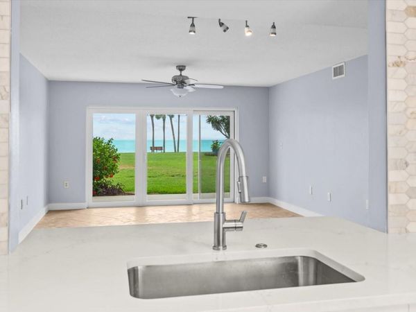 7530 SUNSHINE SKYWAY LANE S, Unit T30, ST PETERSBURG, FL 33711
