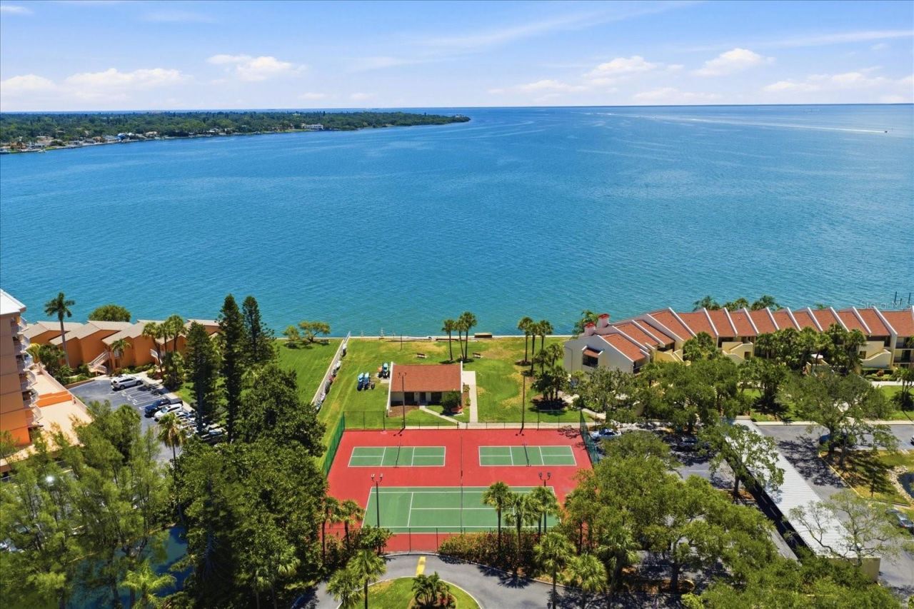 7530 Sunshine Skyway Lane S, Unit T30, Saint Petersburg, FL 33711 Photo