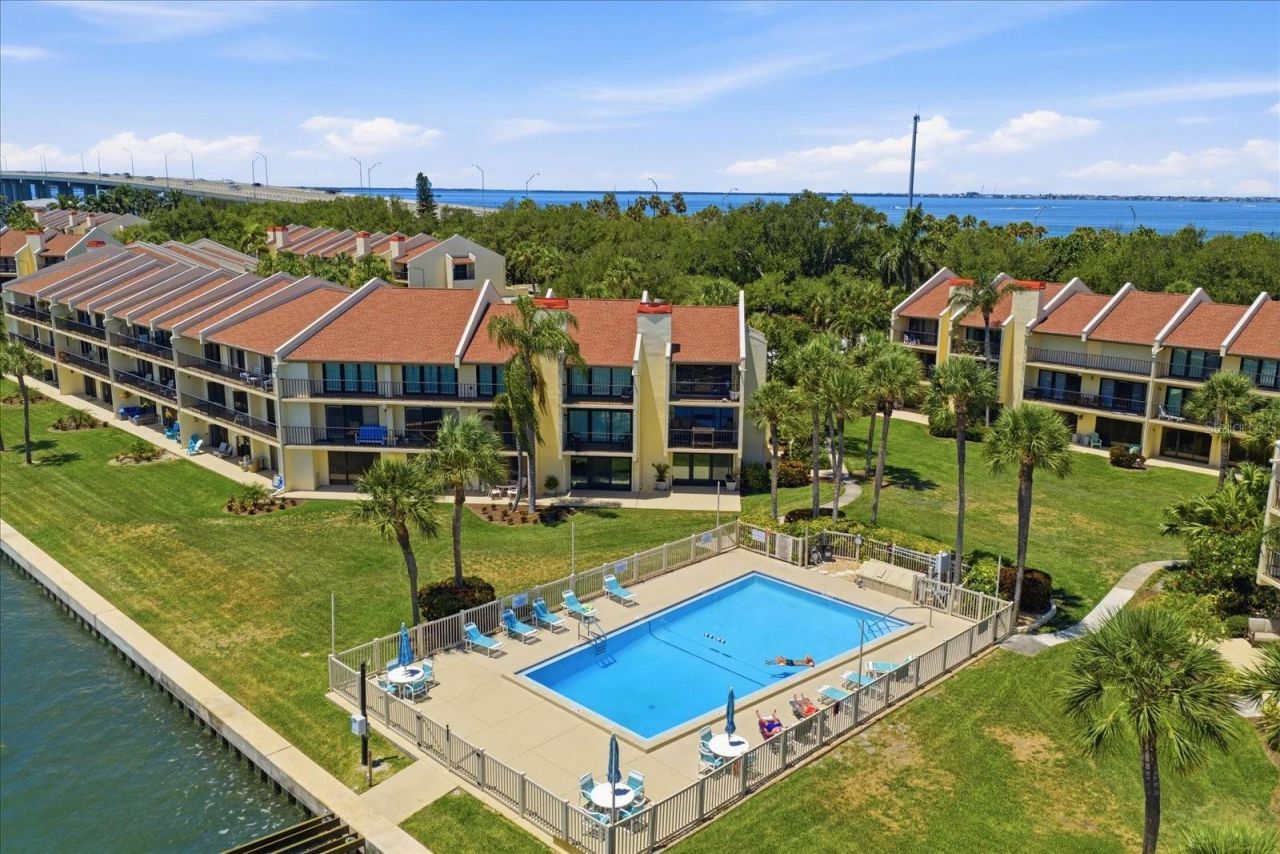 7530 Sunshine Skyway Lane S, Unit T30, Saint Petersburg, FL 33711 Photo