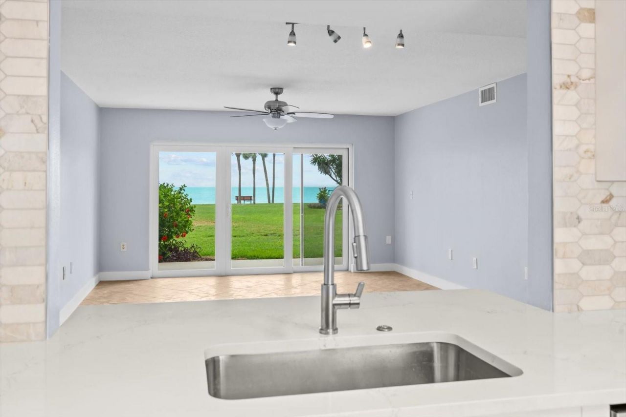 7530 Sunshine Skyway Lane S, Unit T30, Saint Petersburg, FL 33711 Photo