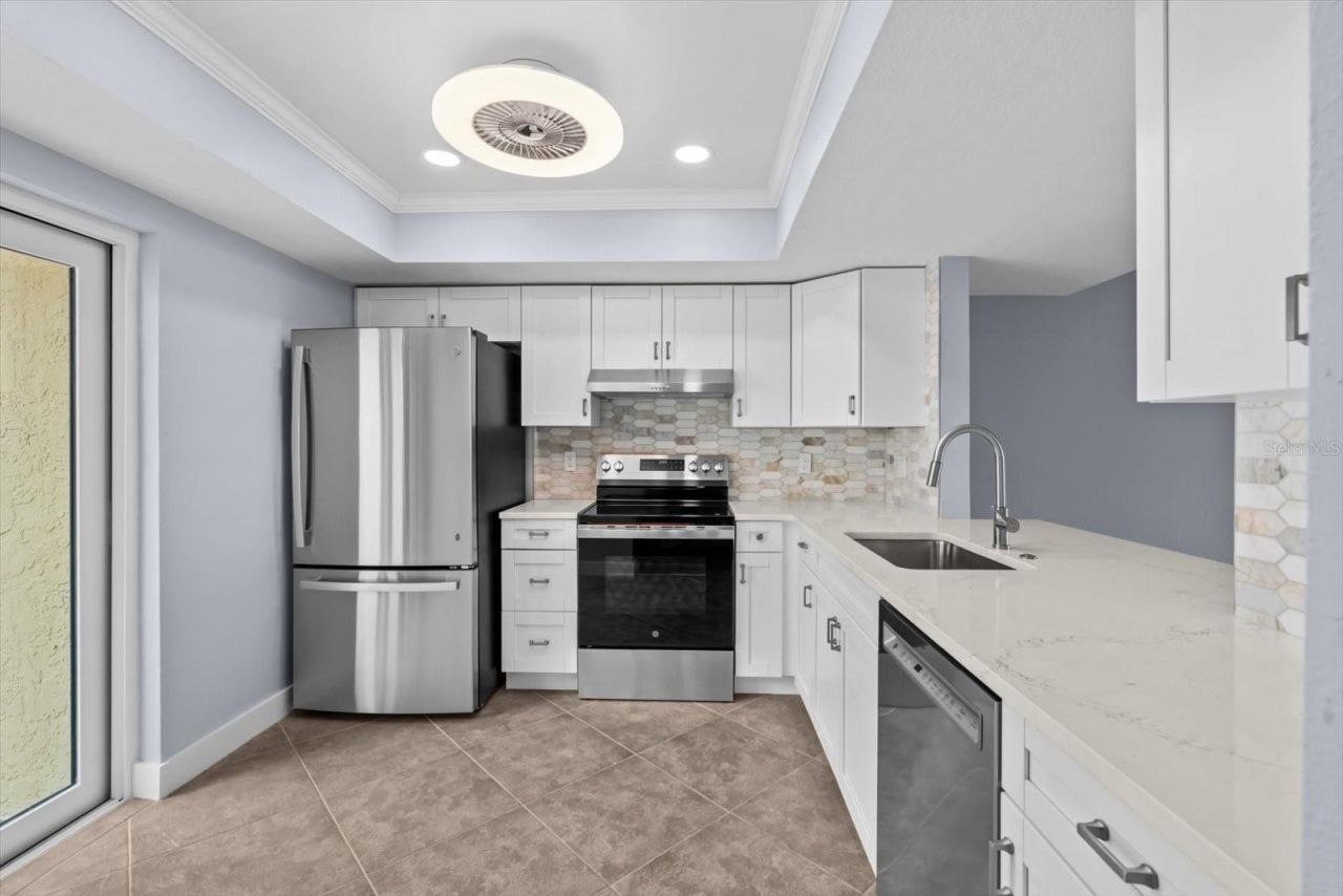 7530 Sunshine Skyway Lane S, Unit T30, Saint Petersburg, FL 33711 Photo