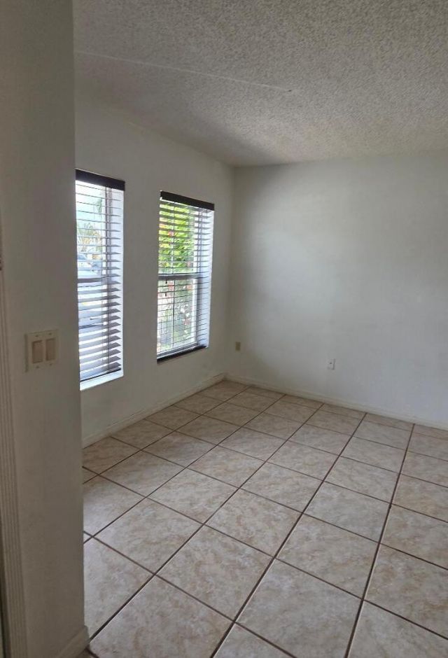 9187 Fontainebleau Boulevard, Unit 419, Miami, FL 33172 Photo