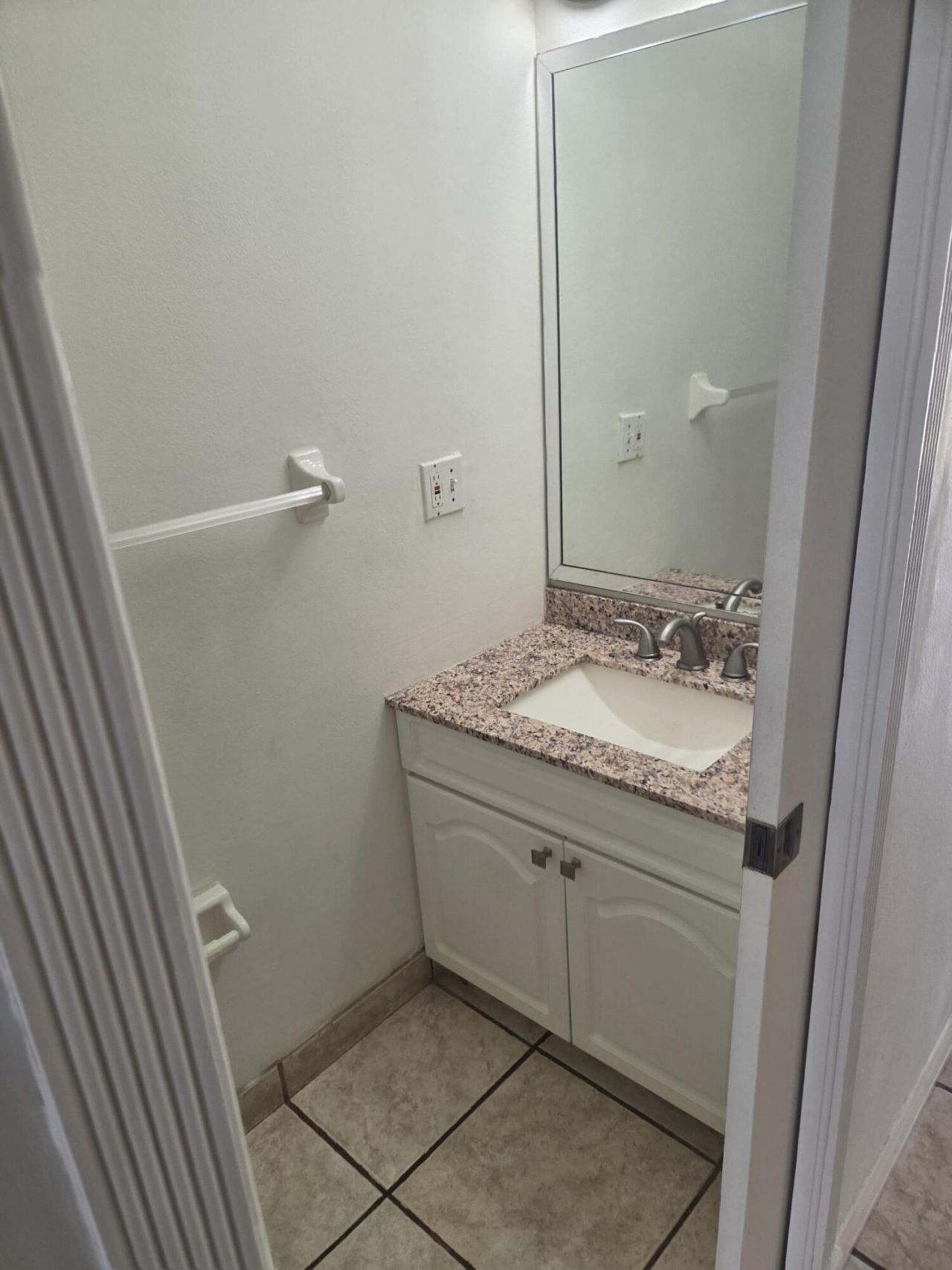 9187 Fontainebleau Boulevard, Unit 419, Miami, FL 33172 Photo