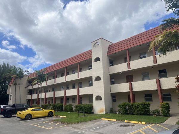 8101 N Sunrise Lakes Drive N, Unit 302, Sunrise, FL 33322
