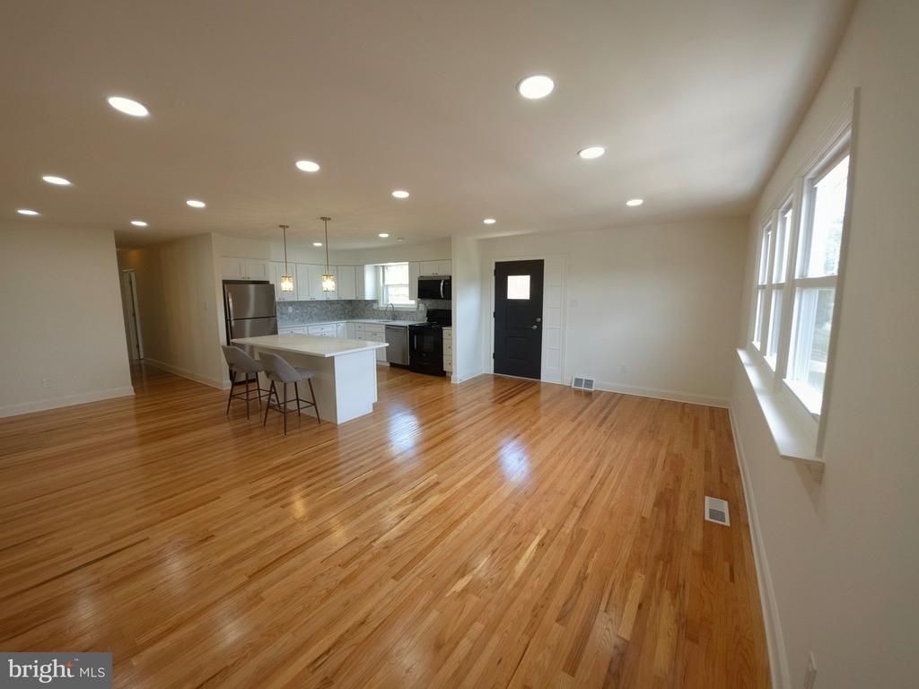 781 LIVEZEY LANE, PHILADELPHIA, PA 19128