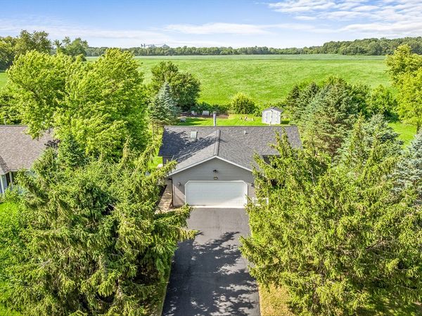 207 Tamarack Hollow Street, Poplar Grove, IL 61065