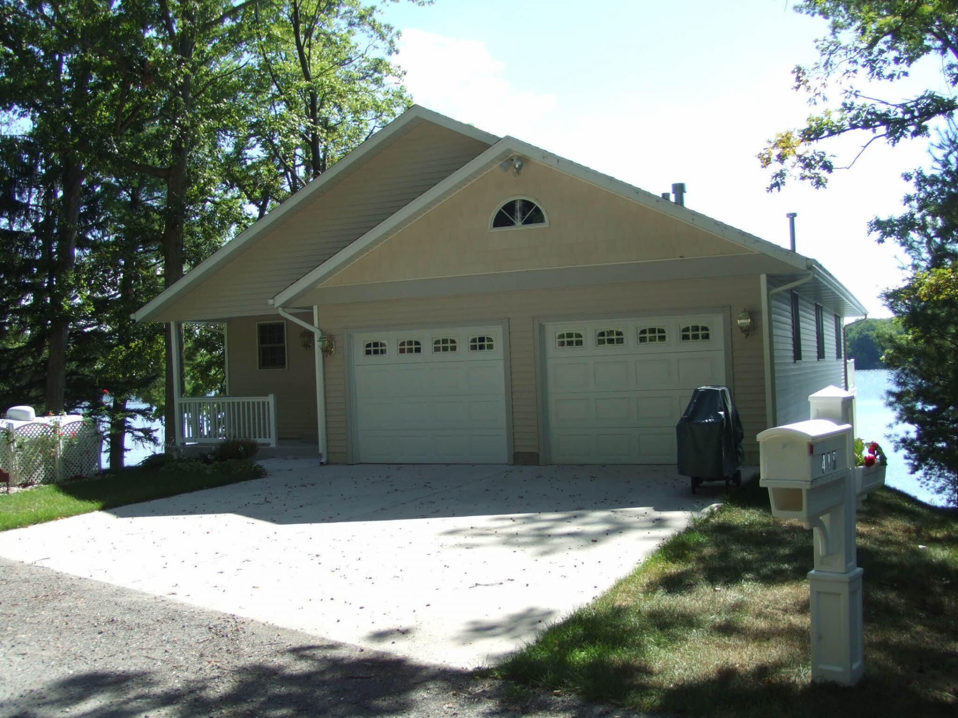 418 W Bassetta Street, Newaygo, MI 49337 Main Photo