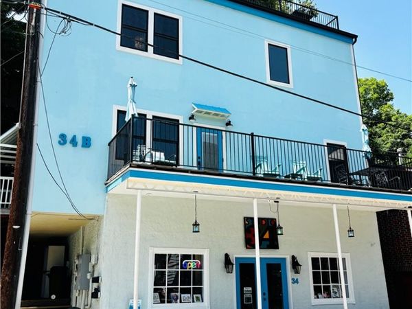34 N Main Street, Eureka Springs, AR 72632