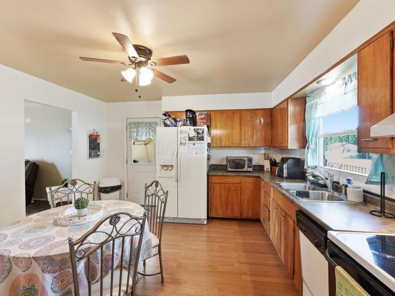 99 Flax Drive, London, OH 43140 Photo 6