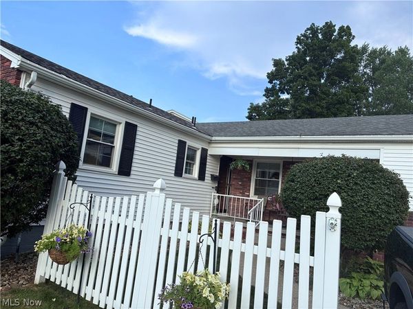 91 Green Bay Drive, Youngstown, OH 44512