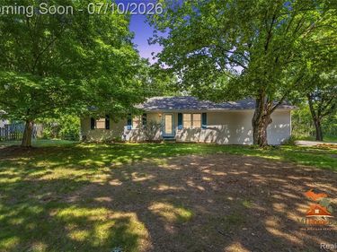 11231 McGregor Road, Hamburg Twp, MI 48169