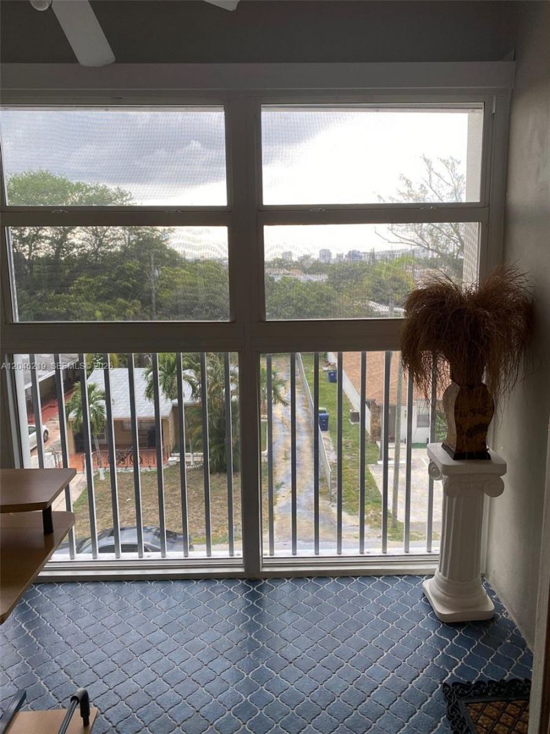 330 SE 2nd St , Unit 403F, Hallandale Beach, FL 33009 Photo