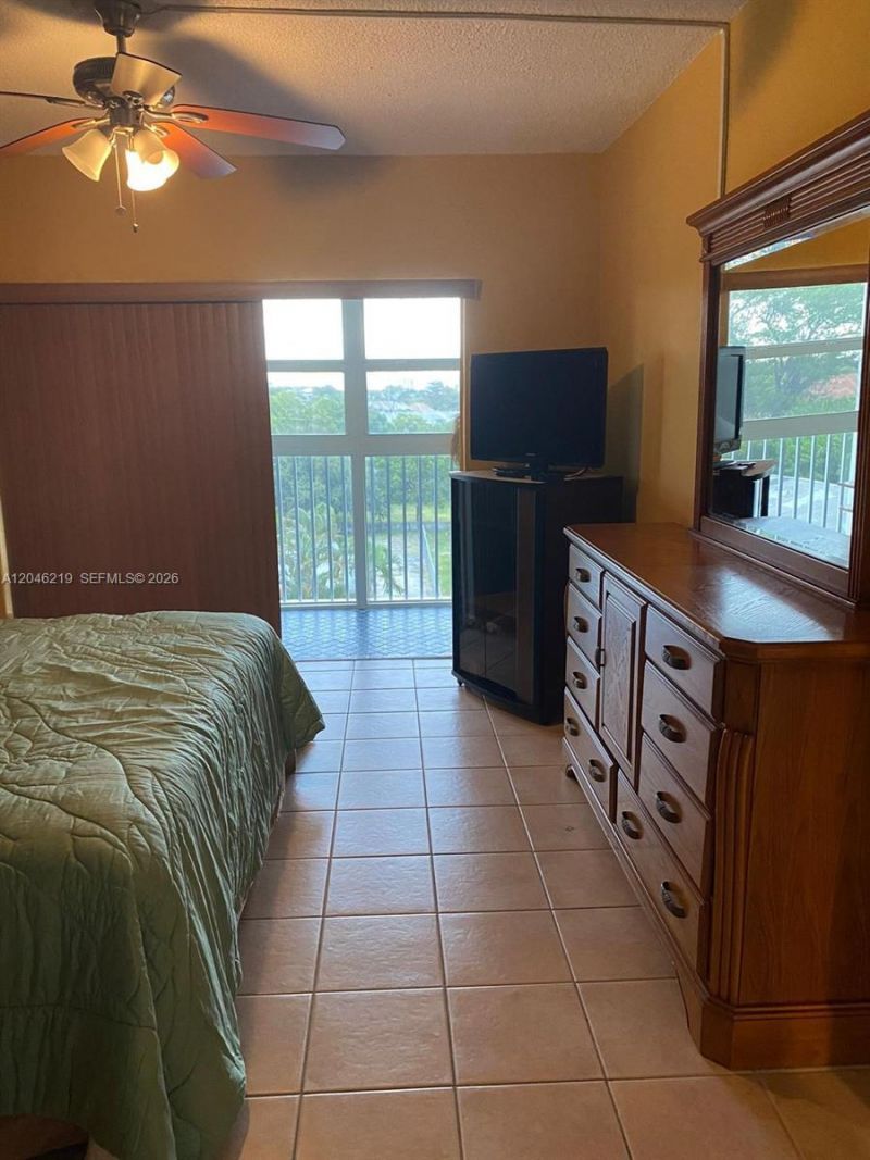330 SE 2nd St , Unit 403F, Hallandale Beach, FL 33009 Photo